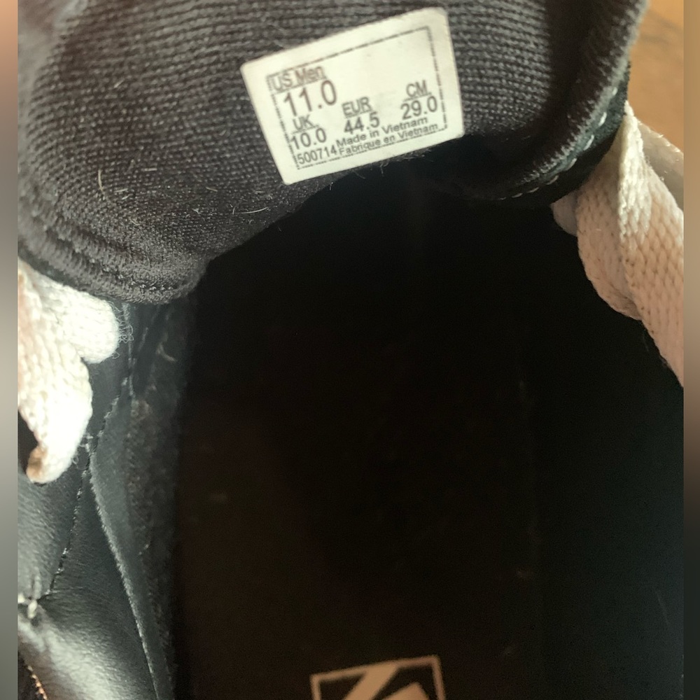 Checker Vans - Picture 5 of 5
